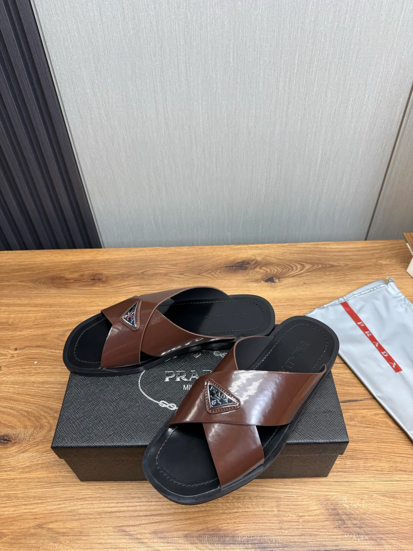 Factory price 340💰 ＰＲＡＤＡPrada - popular men's slippers hot sale 🔥 🩴Official website one to one production 38-45 sizes 45 46 🉑️Customized!